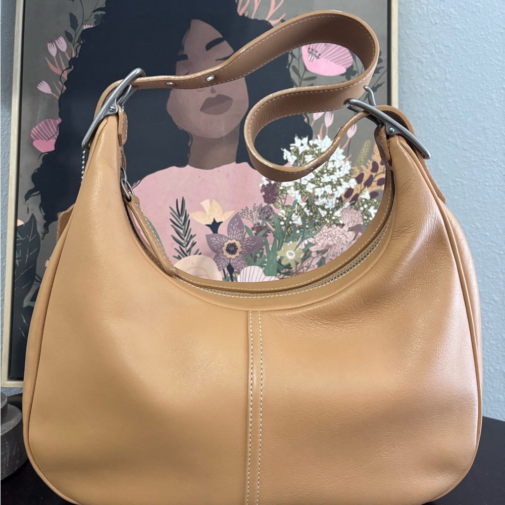 EUC Coach Zoe Tan Leather Legacy bag